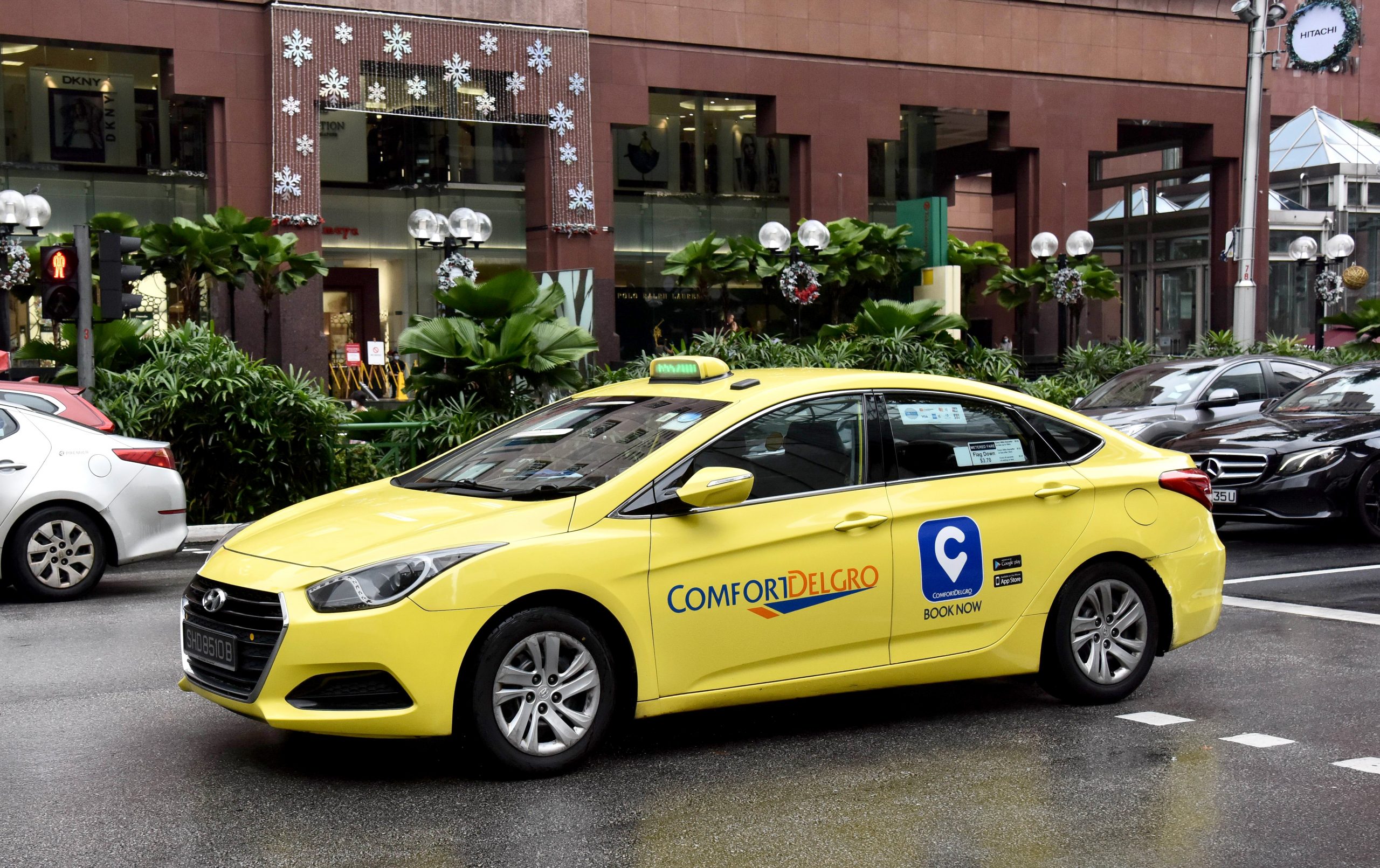 CityCab cabby commended for making U-turn to return phone to passenger and rejecting S$50 reward